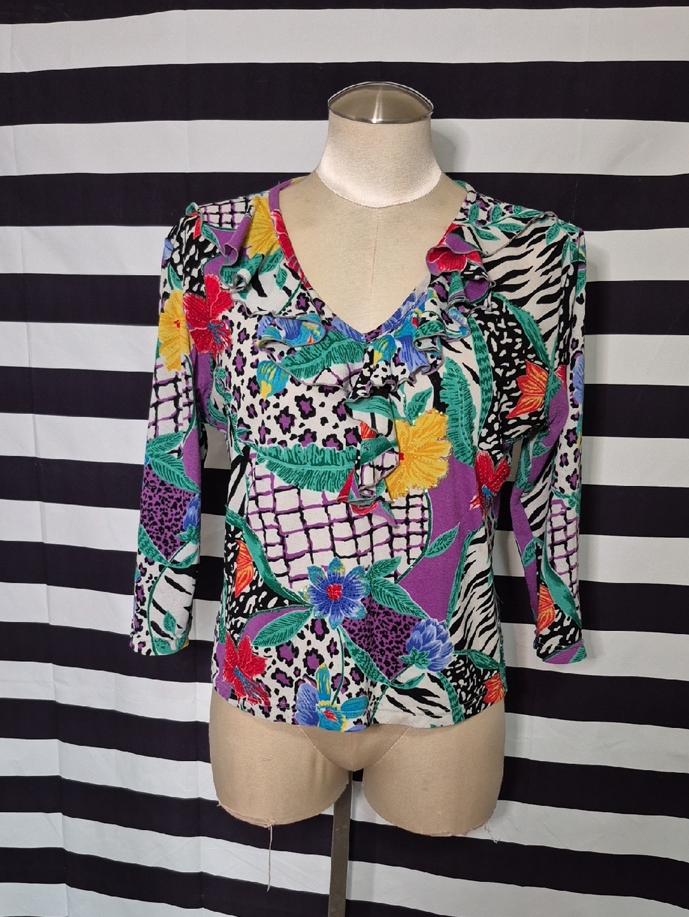 Vintage V-Neck Floral Ruffle Beaded Top in Multicolor